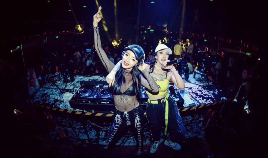 就在今夜，PYRO中国女子百大DJ TOP57 “轰炸”全场-伊宁NF酒吧/NF派对空间酒吧