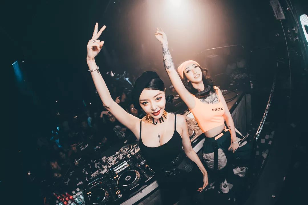 就在今夜，PYRO中国女子百大DJ TOP57 “轰炸”全场-伊宁NF酒吧/NF派对空间酒吧