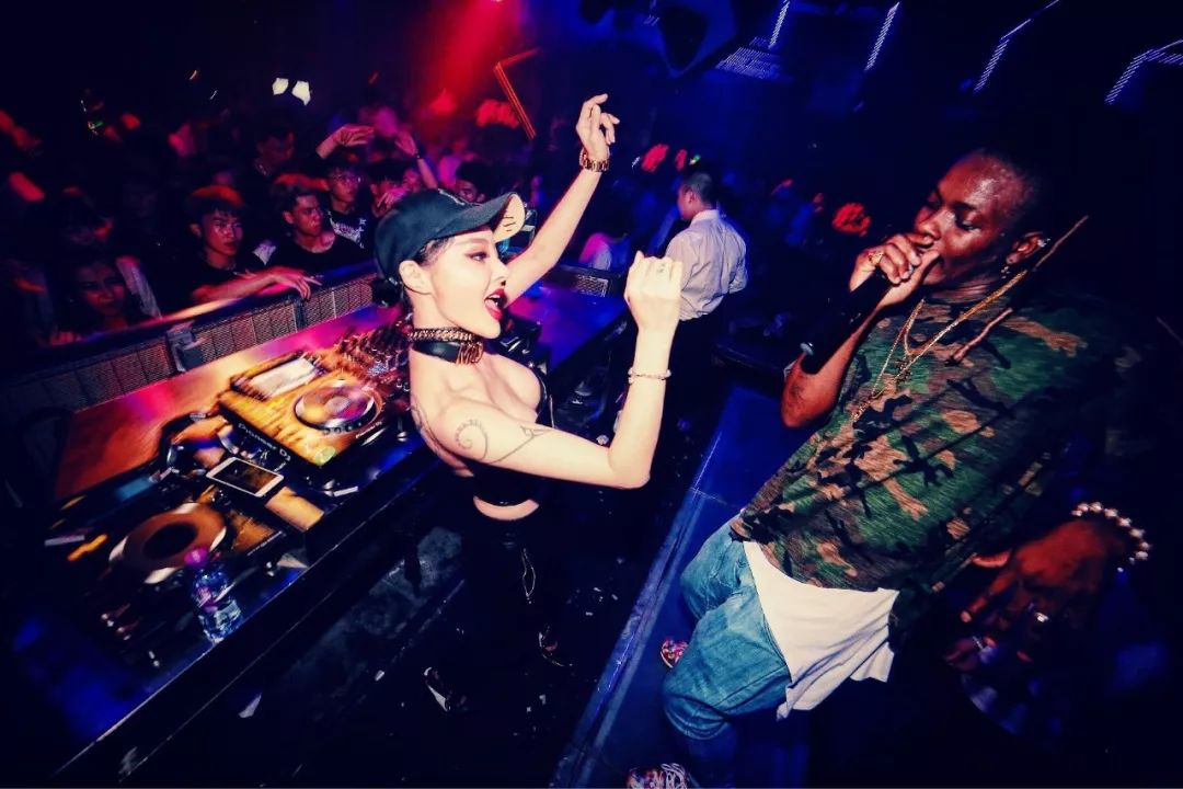 就在今夜，PYRO中国女子百大DJ TOP57 “轰炸”全场-伊宁NF酒吧/NF派对空间酒吧