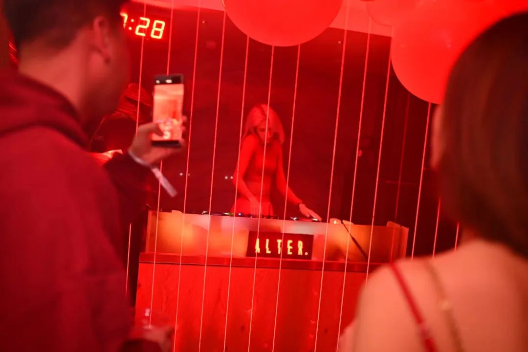 今晚「Raspberry Techno - Originals」每个音符都能震撼到你, 你确定不来感受一下? @CELIA-上海Celia Club/西莉亚酒吧