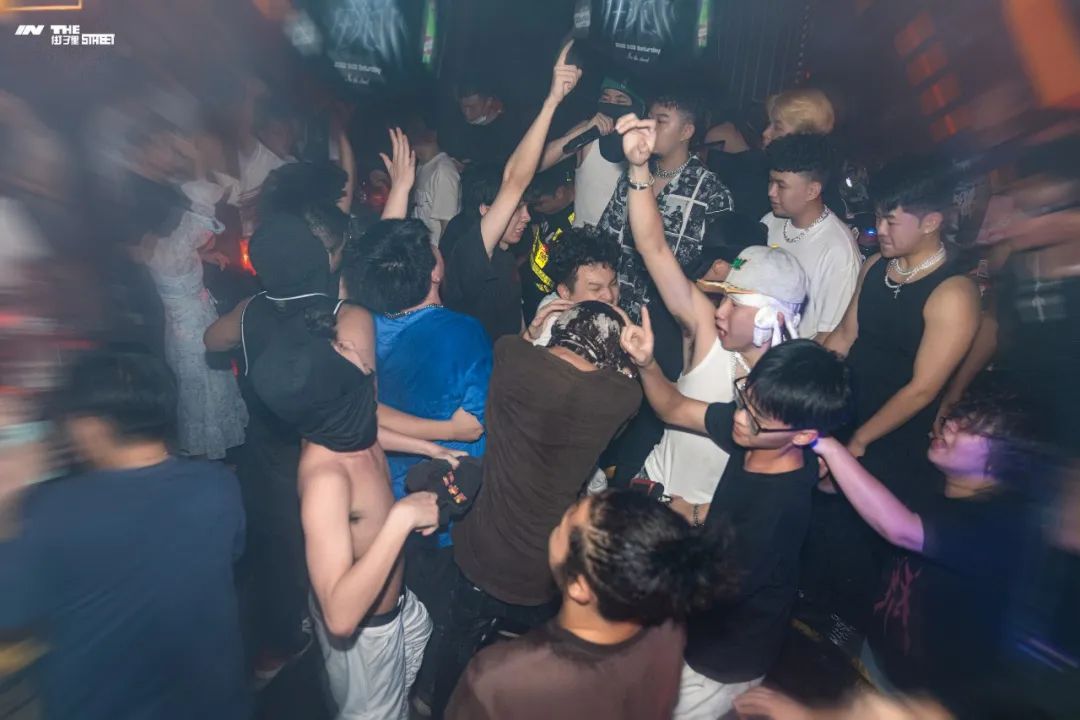 WEEKLY REVIEW丨心动讯号正在发送中-东莞街子里酒吧/IN THE STREET CLUB