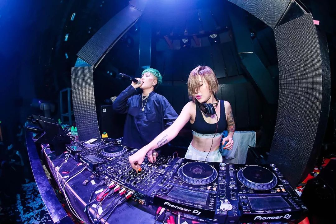 11/23/NYX·SPACE/EP-S——亚洲最具爆发力女DJ EVIE与中国新歌声新星田恩绮，她们的魅力征服全场！-宿迁倪克斯酒吧/NYX PARTY SPACE