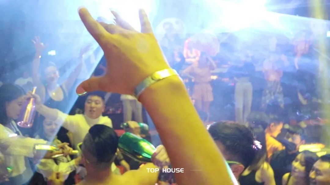 嘉宾回顾#肌肉猛男，硬核现场，性感不再是女人的权利！-利川TOP HOUSE酒吧