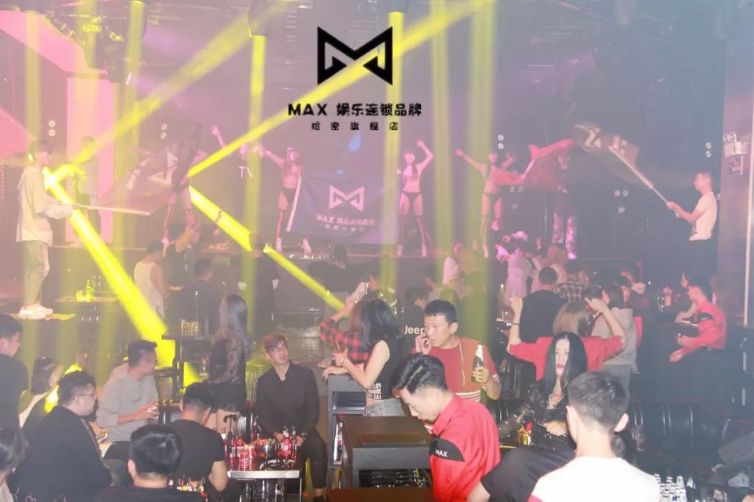 【MAX先锋艺人】大咖现场，感受最热辣的音浪-哈密MAX麦克斯酒馆
