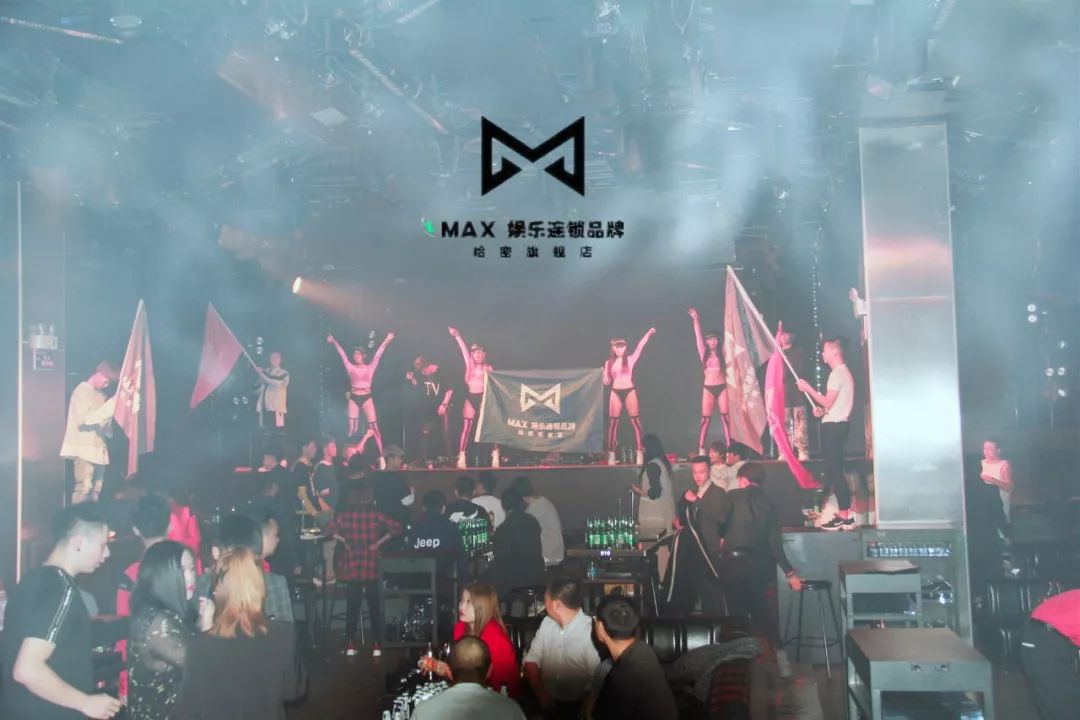【MAX先锋艺人】大咖现场，感受最热辣的音浪-哈密MAX麦克斯酒馆