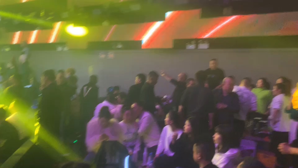 持续爆满冲冲冲