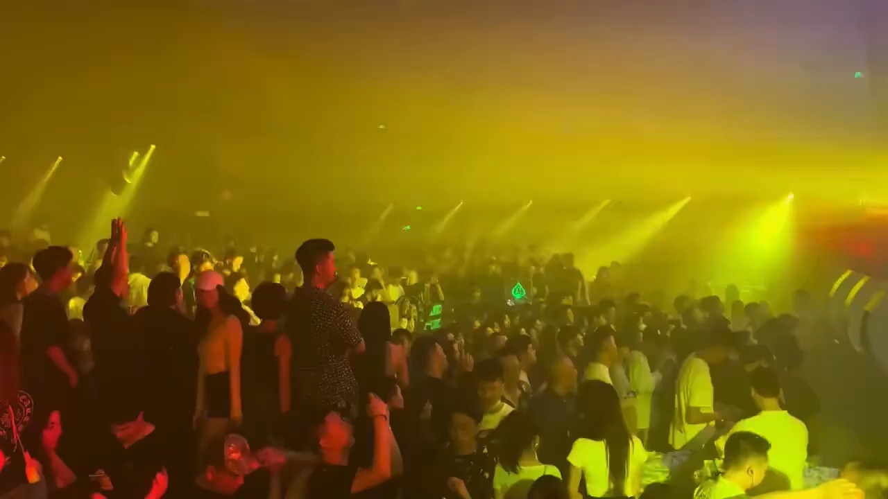 不喜欢酒精的味道 但喜欢酒精后的微醺感