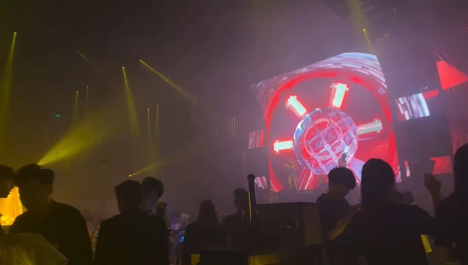 𝙎𝙋𝘼𝘾𝙀乌鲁木齐 为狂欢蓄电充能让热情无限派生SPACE就要你开心-乌鲁木齐斯贝斯酒吧/SPACE酒吧/space club