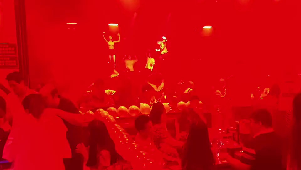 酒吧劲爆现场-东莞8号蹦迪俱乐部