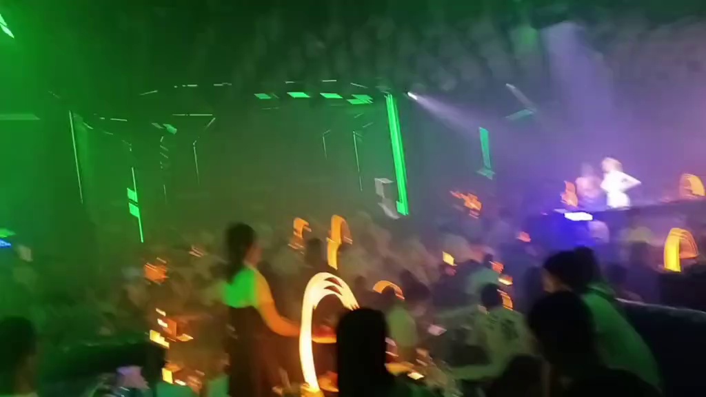 酒吧劲爆现场-深圳魅力四射酒吧/MEY club民治店