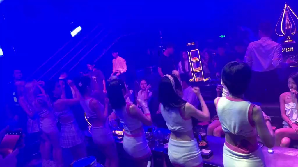 酒吧劲爆现场-深圳iD酒吧/i-D Club（龙华店）