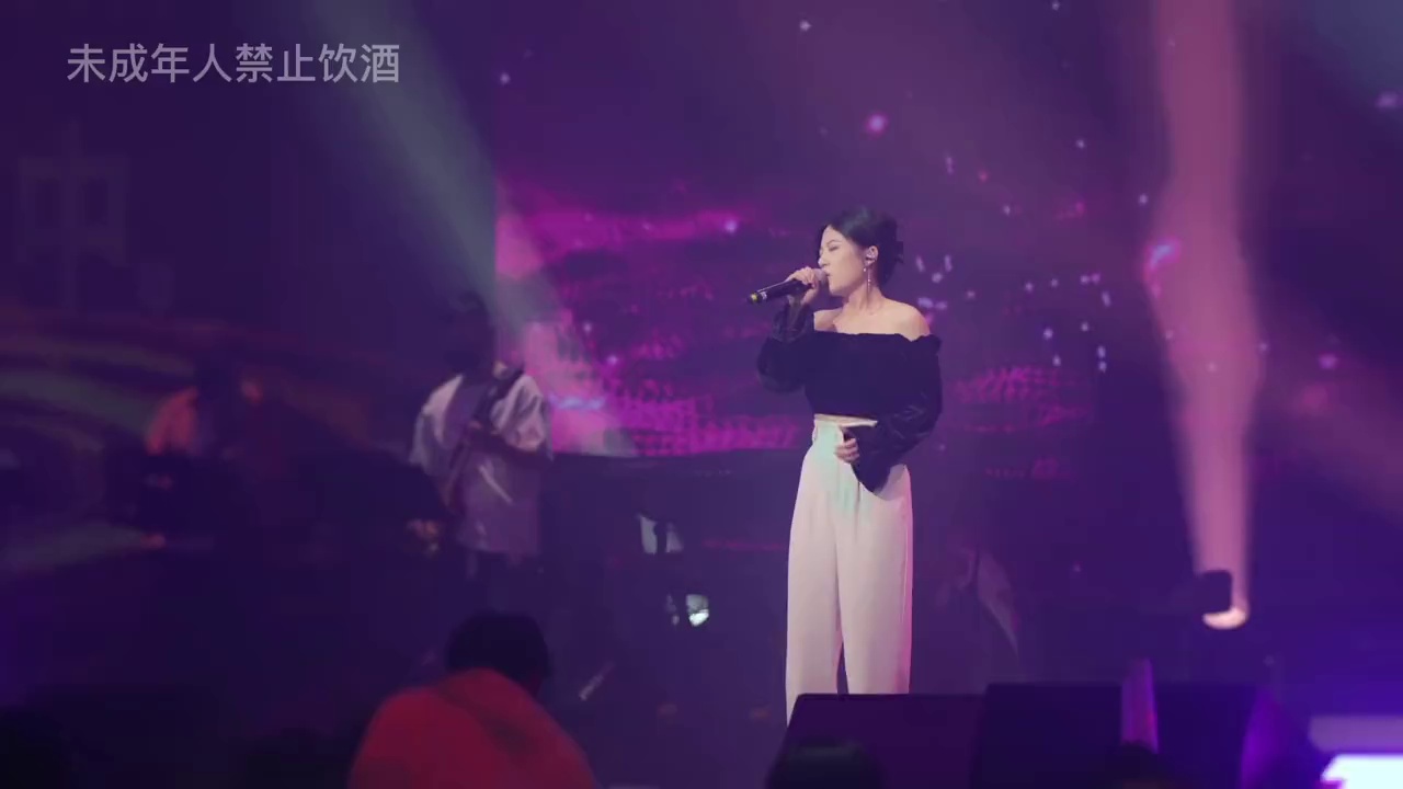 酒吧劲爆现场-郑州花海LiveHouse