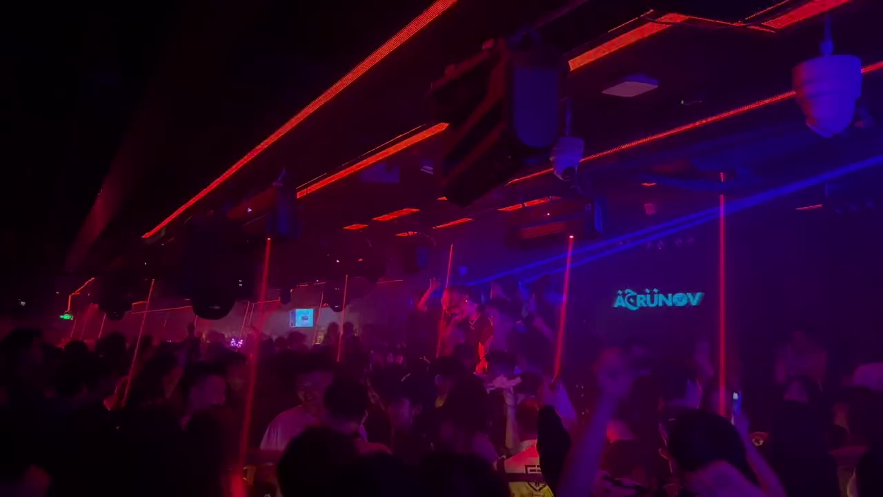酒吧劲爆现场-福州秘窖酒吧/TheCellar CLUB