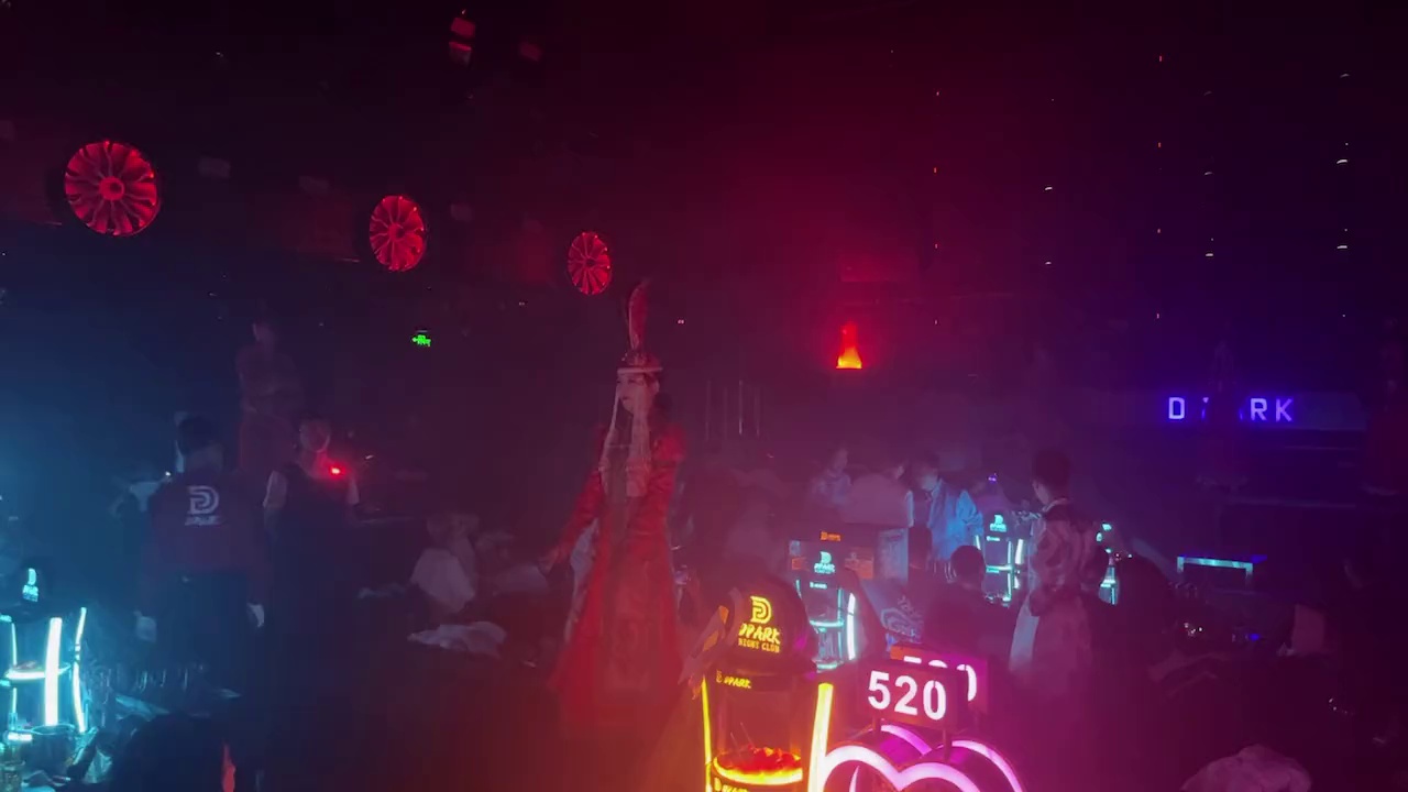 酒吧劲爆现场-呼伦贝尔迪派客酒吧/DPARK CLUB