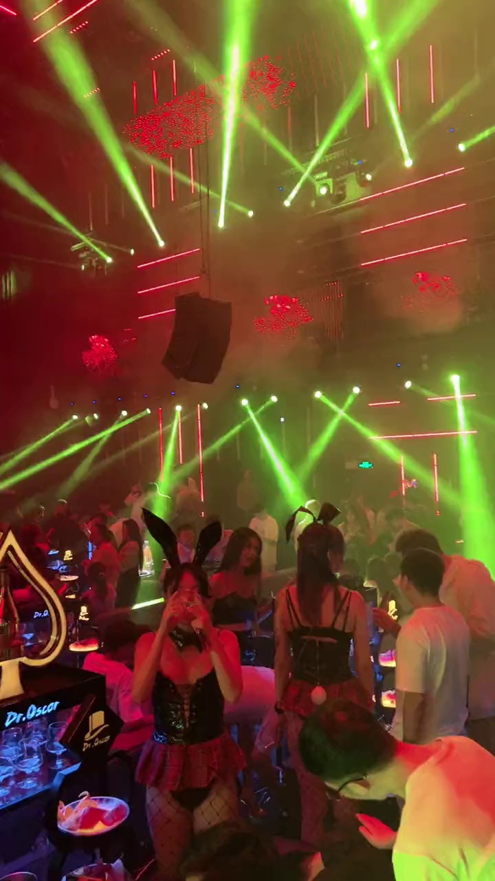 酒吧劲爆现场-扬州奥斯卡酒吧/玩乐大师DrOscar