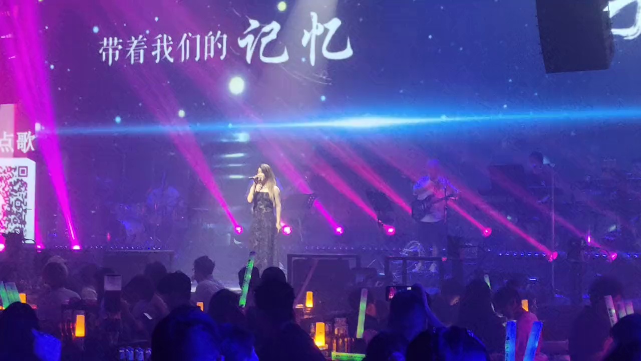 酒吧劲爆现场-襄阳新伊莎酒吧/focus club