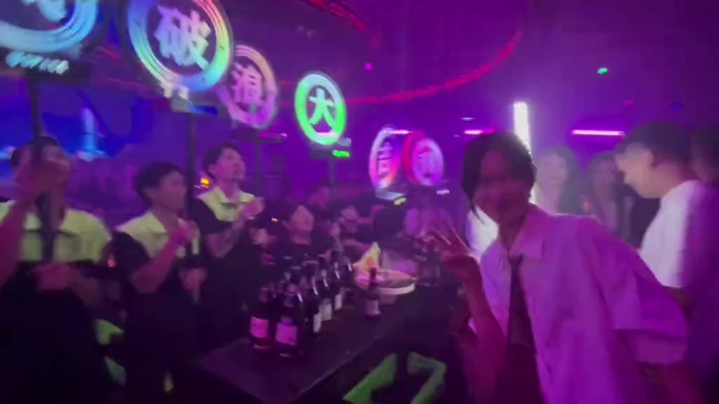 酒吧劲爆现场