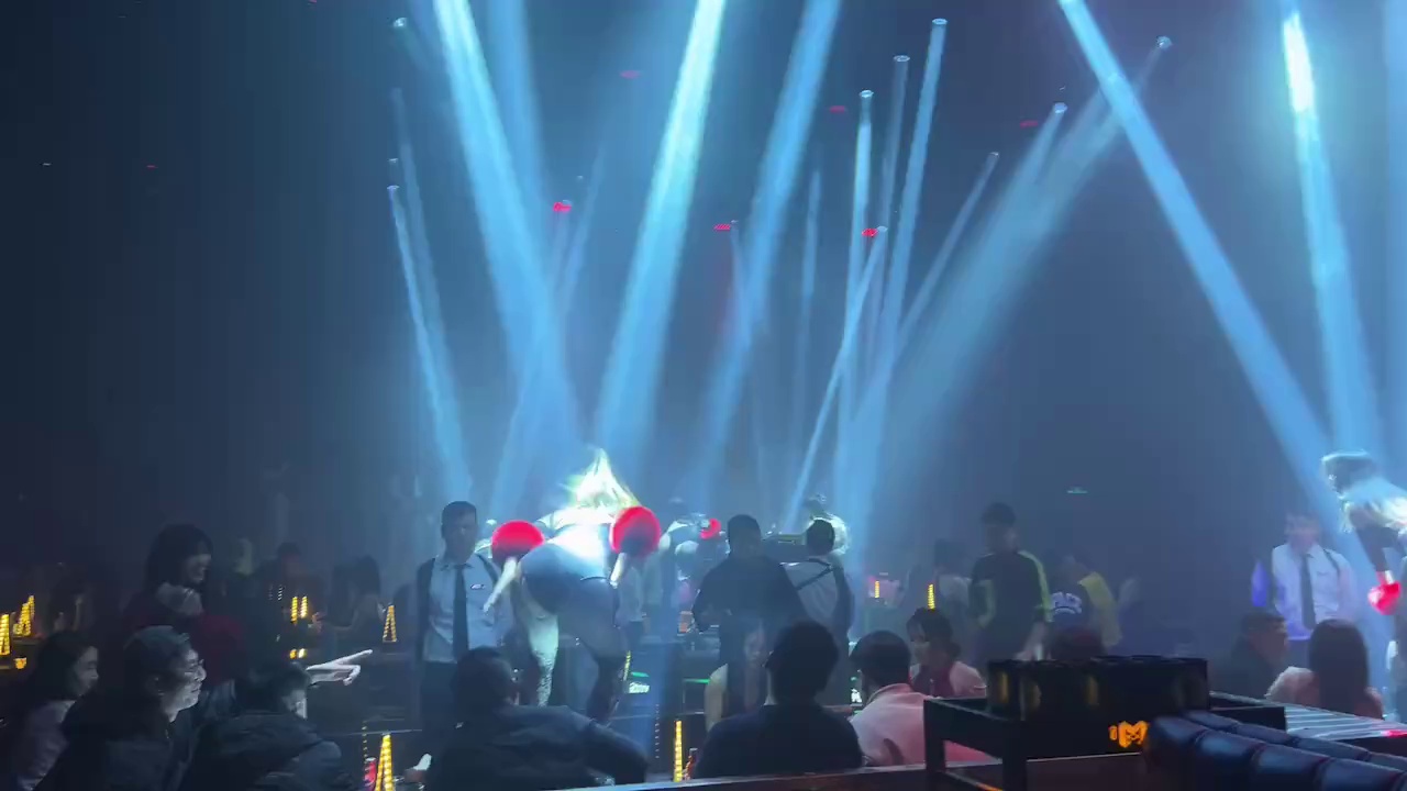 酒吧劲爆现场-石龙大盈M2000酒吧