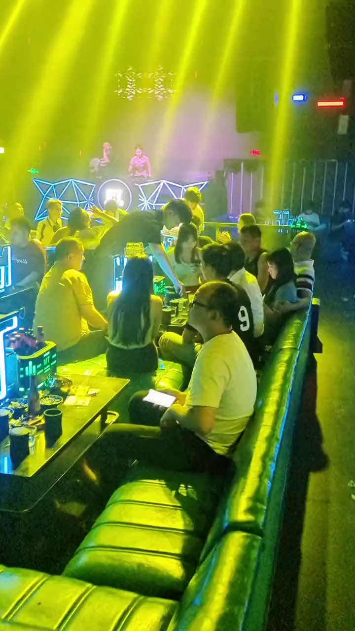 酒吧劲爆现场-广州MT one酒吧