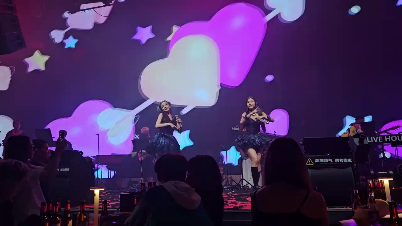 酒吧劲爆现场-济宁響LIVE HOUSE