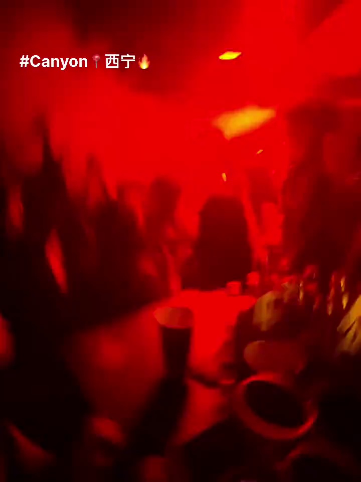 酒吧劲爆现场-西宁CANYON峡谷镇酒吧