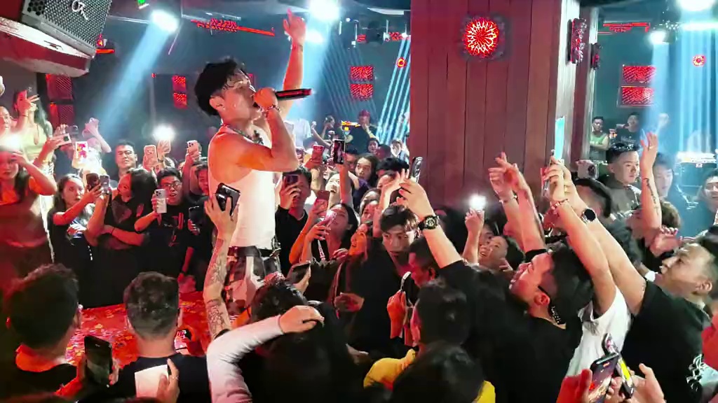 酒吧劲爆现场-那曲CANYON峡谷镇酒吧