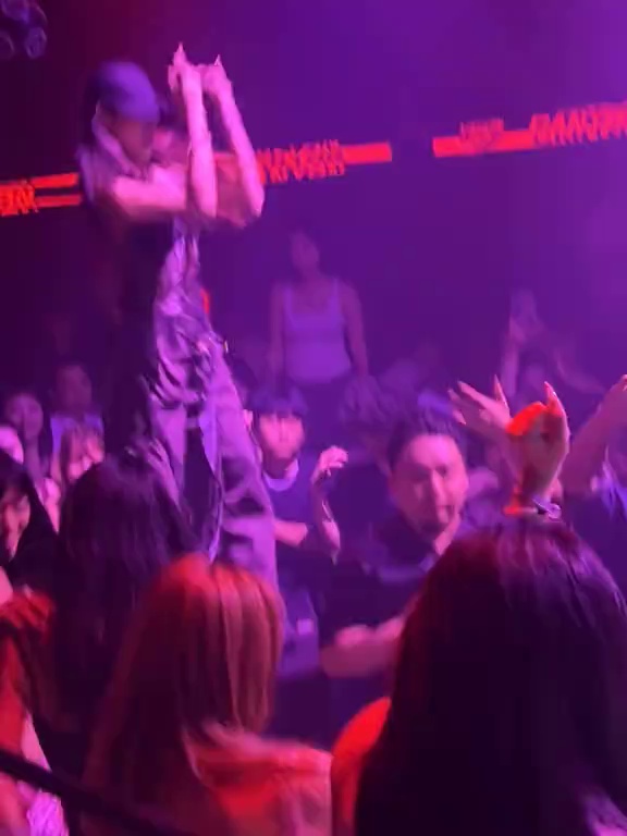酒吧劲爆现场-广州CANYON峡谷镇酒吧