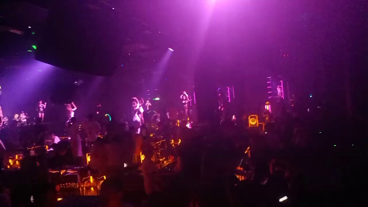 酒吧劲爆现场