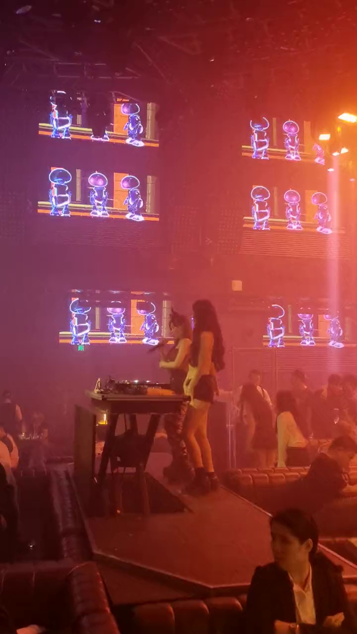 酒吧劲爆现场