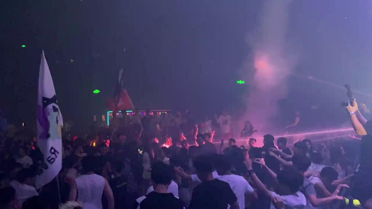 酒吧劲爆现场-东莞EMO CLUB