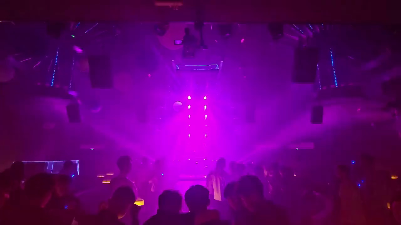 酒吧劲爆现场