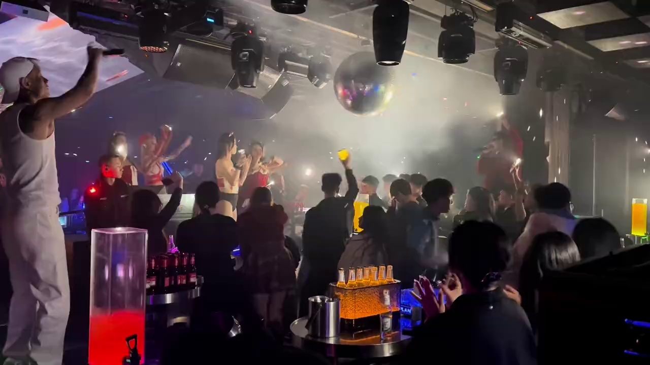 酒吧劲爆现场-天水T01跳舞俱乐部