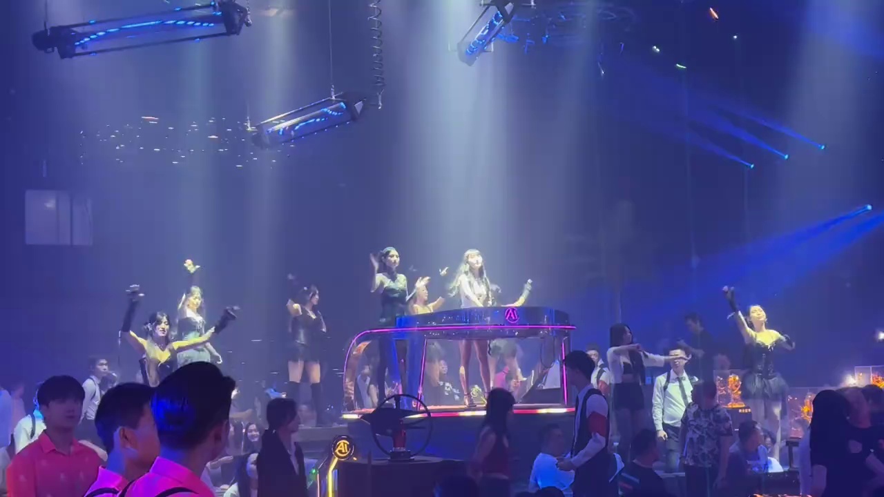 酒吧劲爆现场-深圳AiParty酒吧