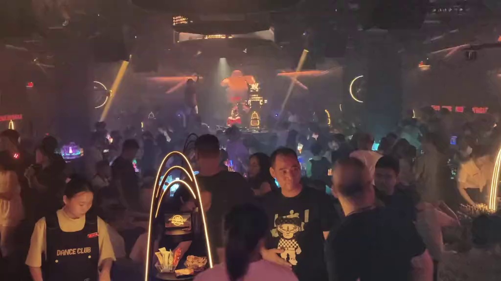 酒吧劲爆现场-平南槑DANCE CLUB