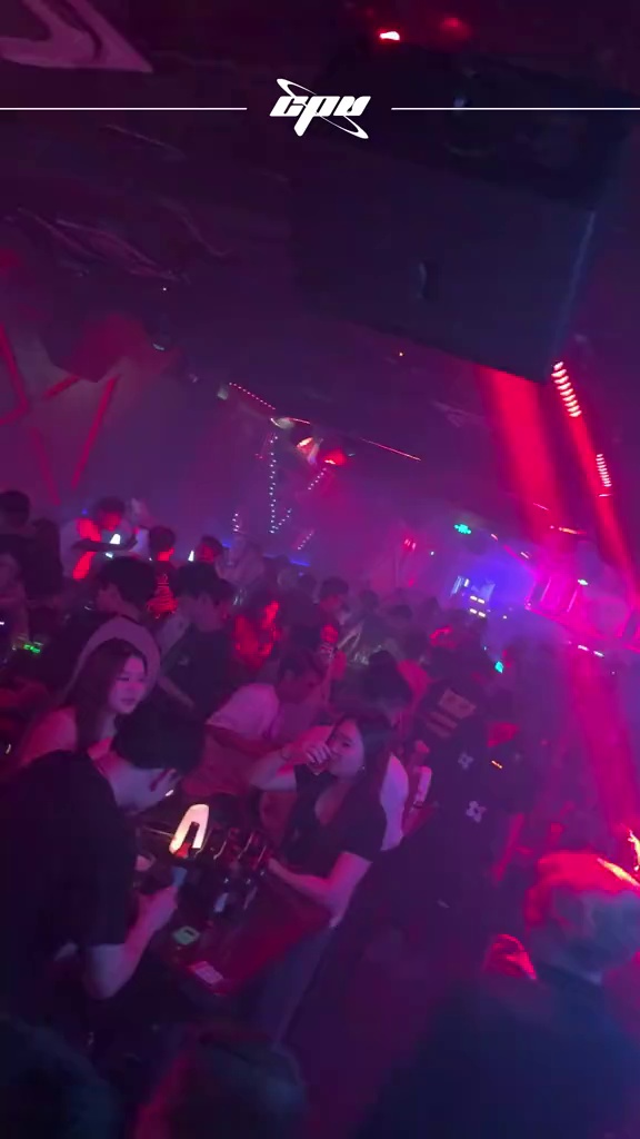 酒吧劲爆现场-广州CPU Party House(龙洞店)
