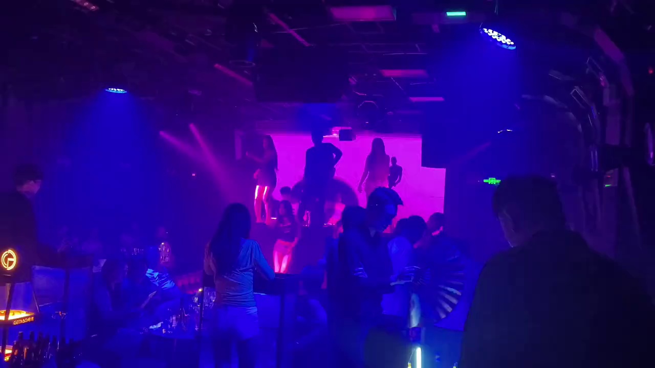 酒吧劲爆现场-牟定TC.BOOM
