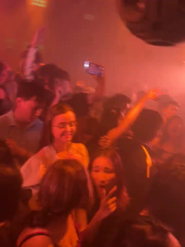 酒吧劲爆现场-武汉OrangutanBunker猩猩地堡