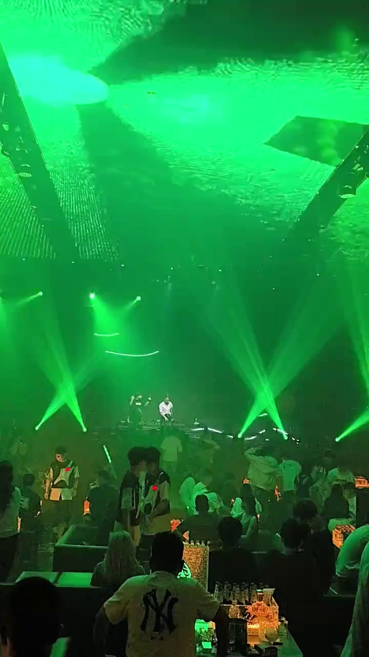 酒吧劲爆现场