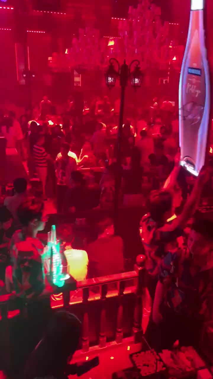 酒吧劲爆现场-阳江滚石酒吧