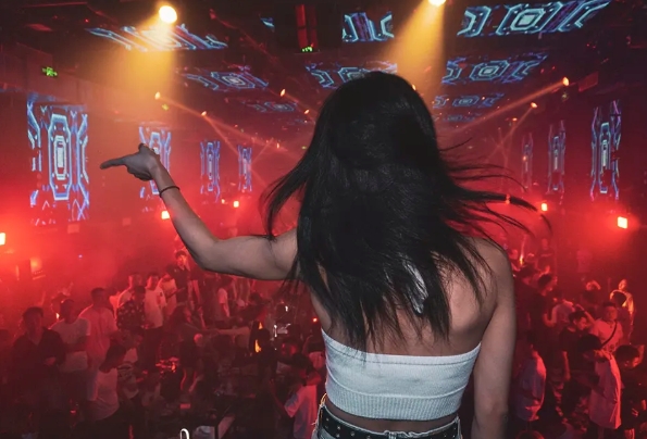 潜江潜江墨本酒吧,潜江Mepburn Club