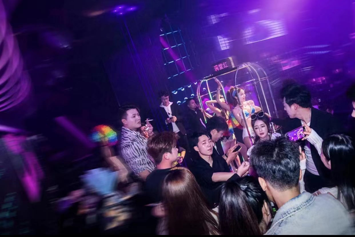 企石企石外星人派对酒吧,企石ET PLUS