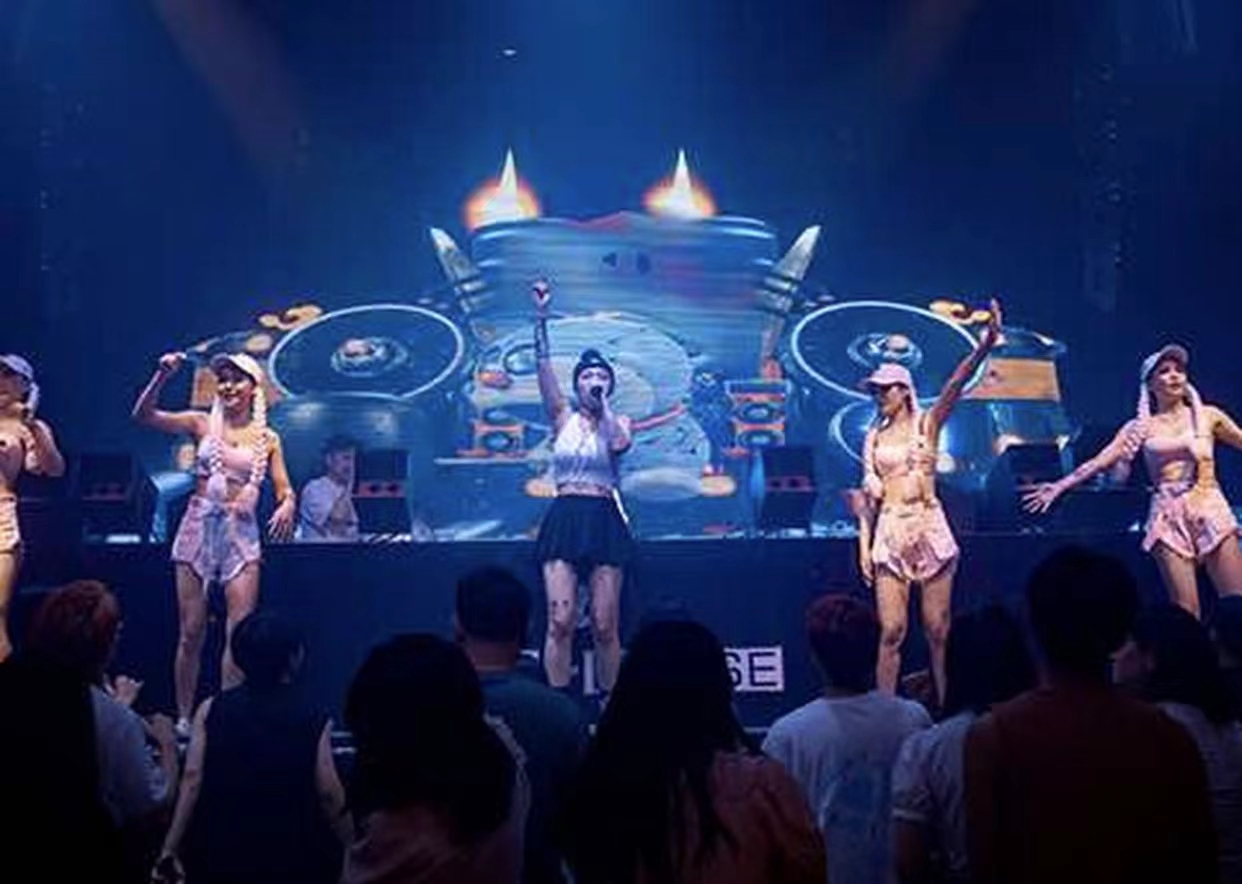 安龙安龙PLUS HOUSE浩斯派对酒吧