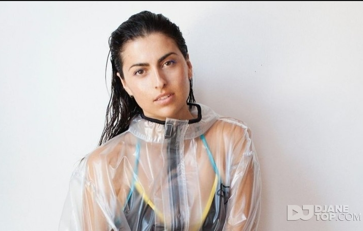 ANNA LUNOE