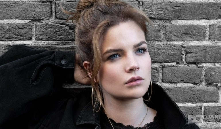 SOPHIE FRANCIS