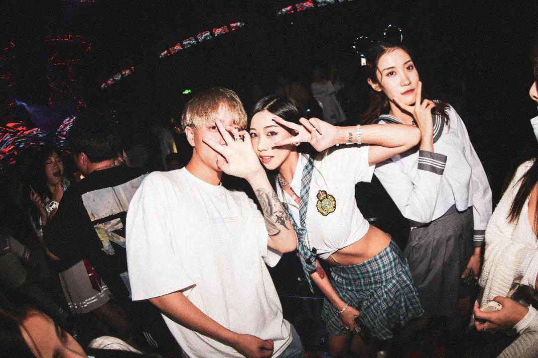 REVIEW|  昨晚E-ZOO的女孩都是初恋味的-长沙电子动物园酒吧/E-ZOO club