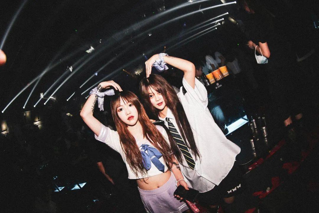 REVIEW|  昨晚E-ZOO的女孩都是初恋味的-长沙电子动物园酒吧/E-ZOO club
