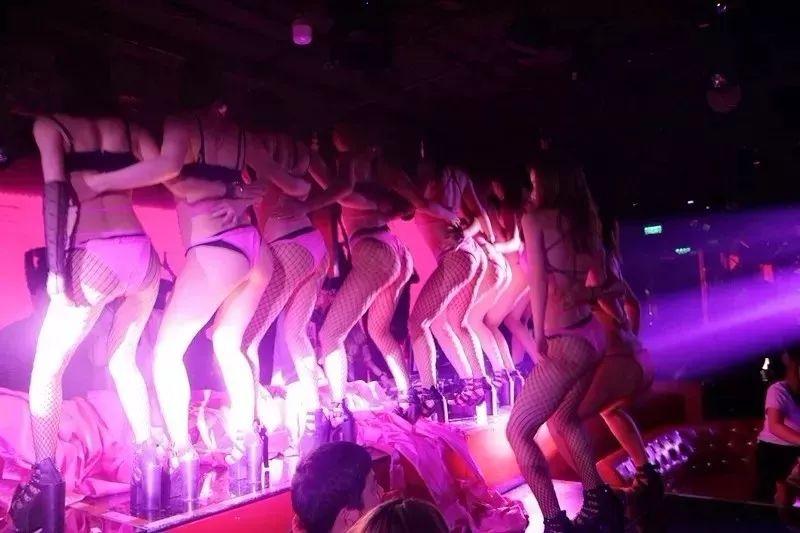 05/20 | “520恋爱日记” 惊喜不断体验非凡!-成都魅力四射7号酒馆/SEVEN BAR