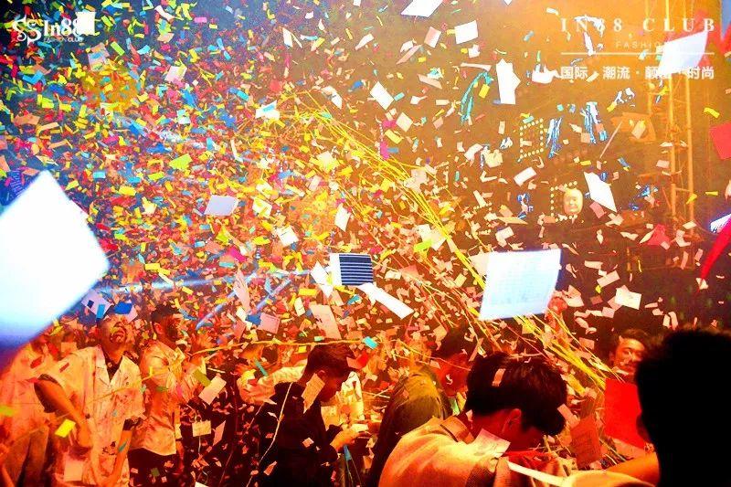 IN88 Party space ◢ （今晚）17日《IN88文化节》“骰王争霸赛”感恩回馈新老客户；全场酒水88元起！-福州IN88酒吧
