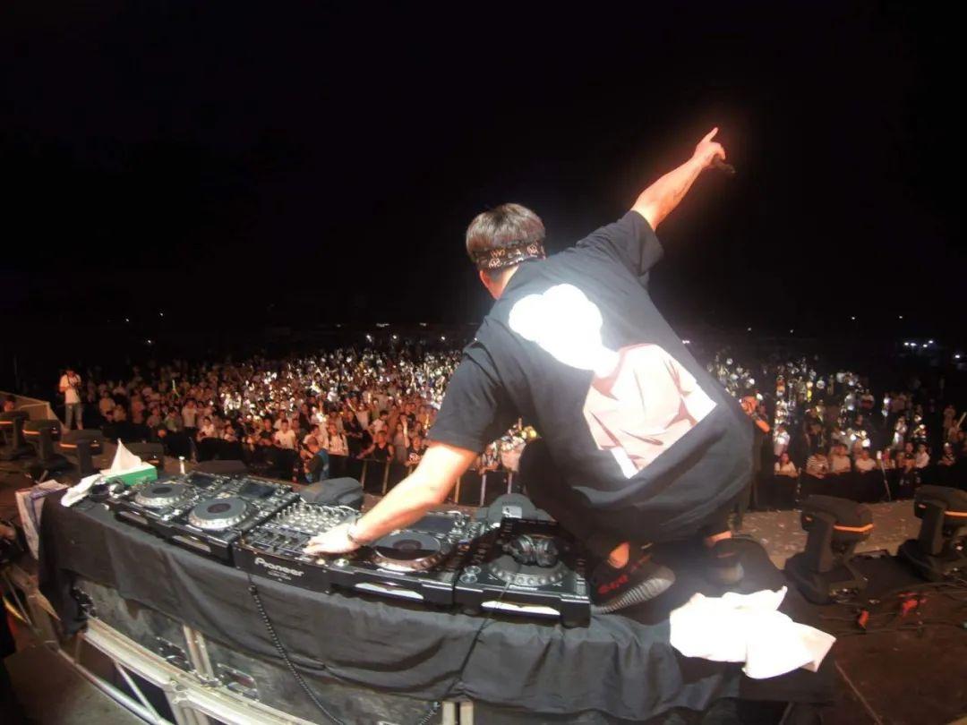 2020！为国人DJ Royal &amp;amp; Dayle冲击DJMag百大助力！-上海FirstX酒吧