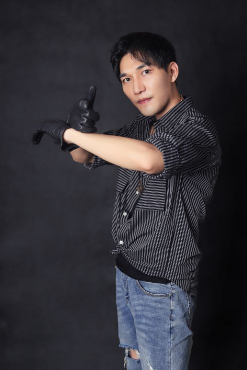 |菲芘酒吧-嘉宾预告|2019/10/19，抖音火爆歌手-最火的歌，一起“孤芳自赏”，将空降到您的身边，体验夜的黑……-北流菲芘酒吧/PHEBE CLUB